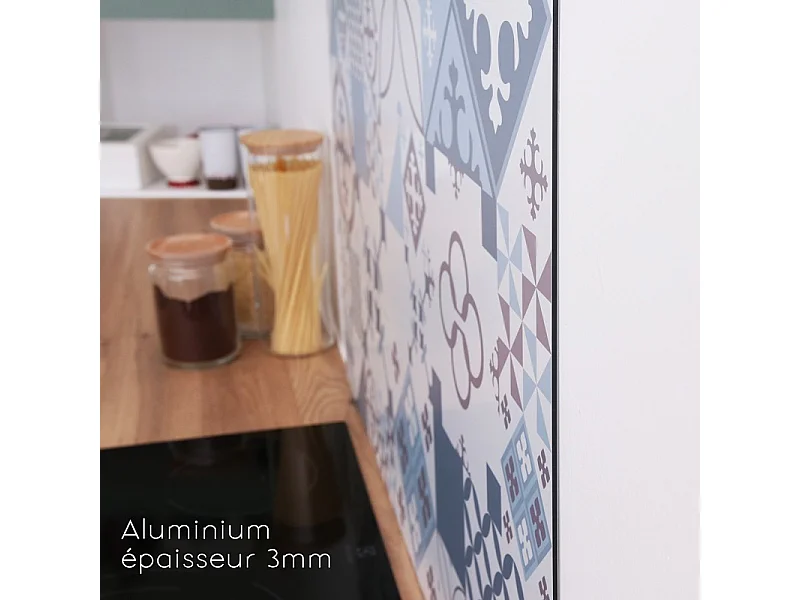 Fond de hotte adhésif en aluminium effet carreaux de ciment bleu - 70x60 cm