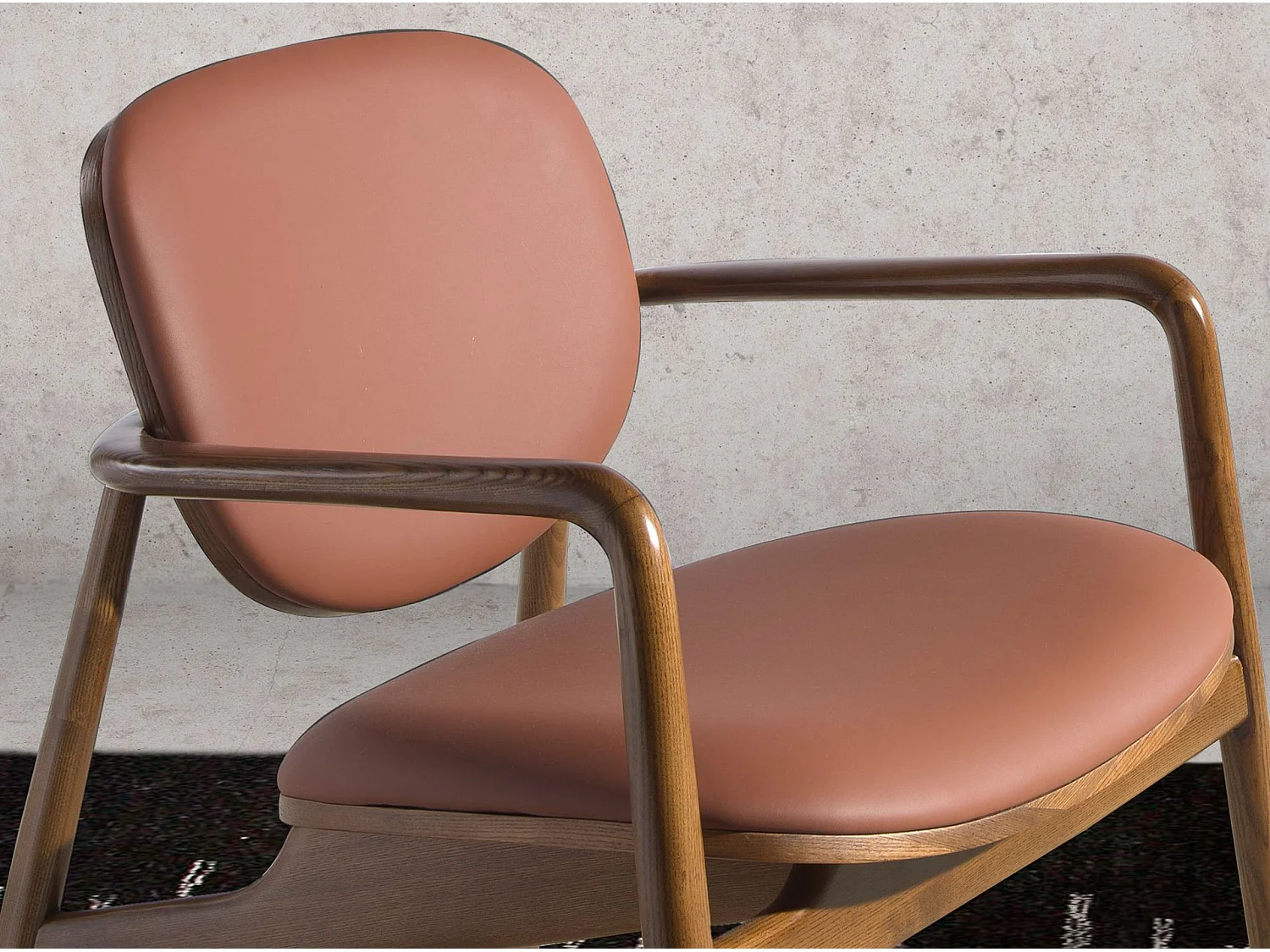 Fauteuil en similicuir marron et noyer 4118 ANGEL CERDA