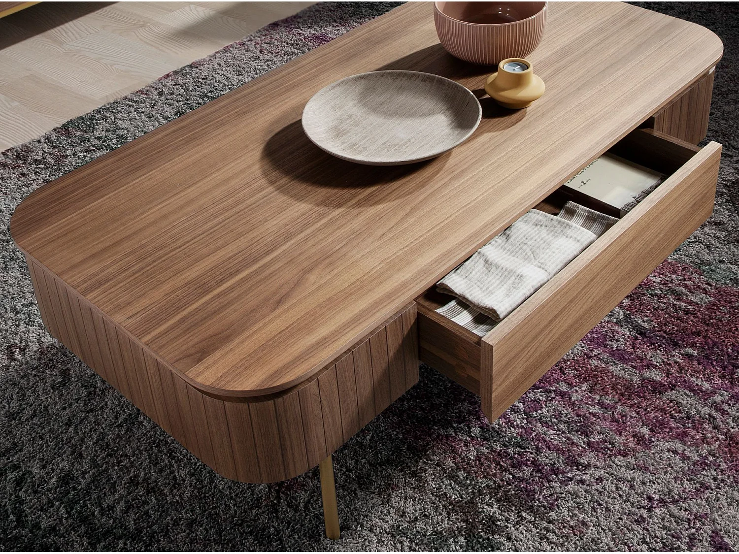 Table basse rectangulaire en noyer et acier poli or 2108 ANGEL CERDA