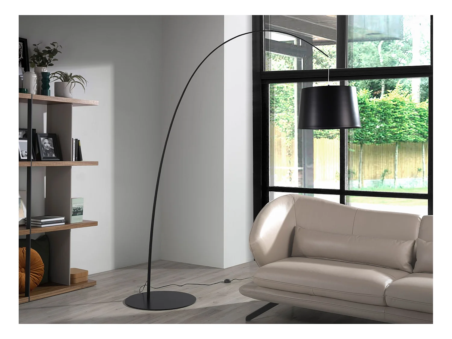 Lampada da terra regolabile in acciaio nero