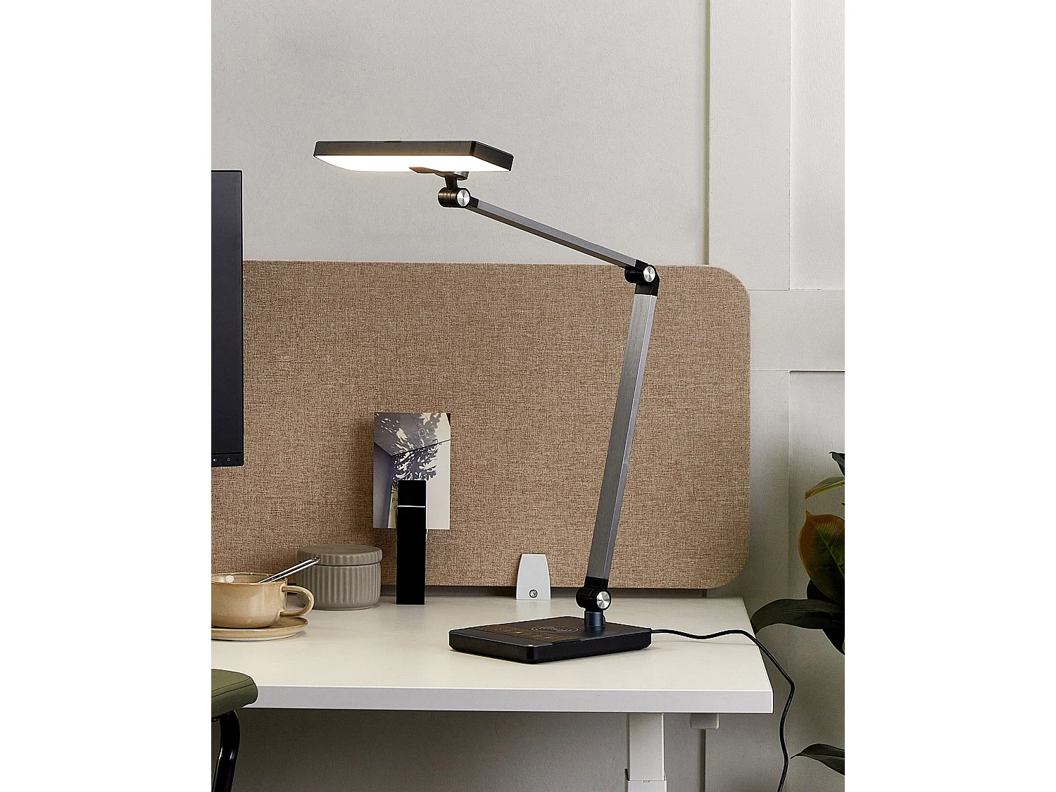 Lampe de bureau LED LACERTA Avec chargeur sans fil Métal Noir