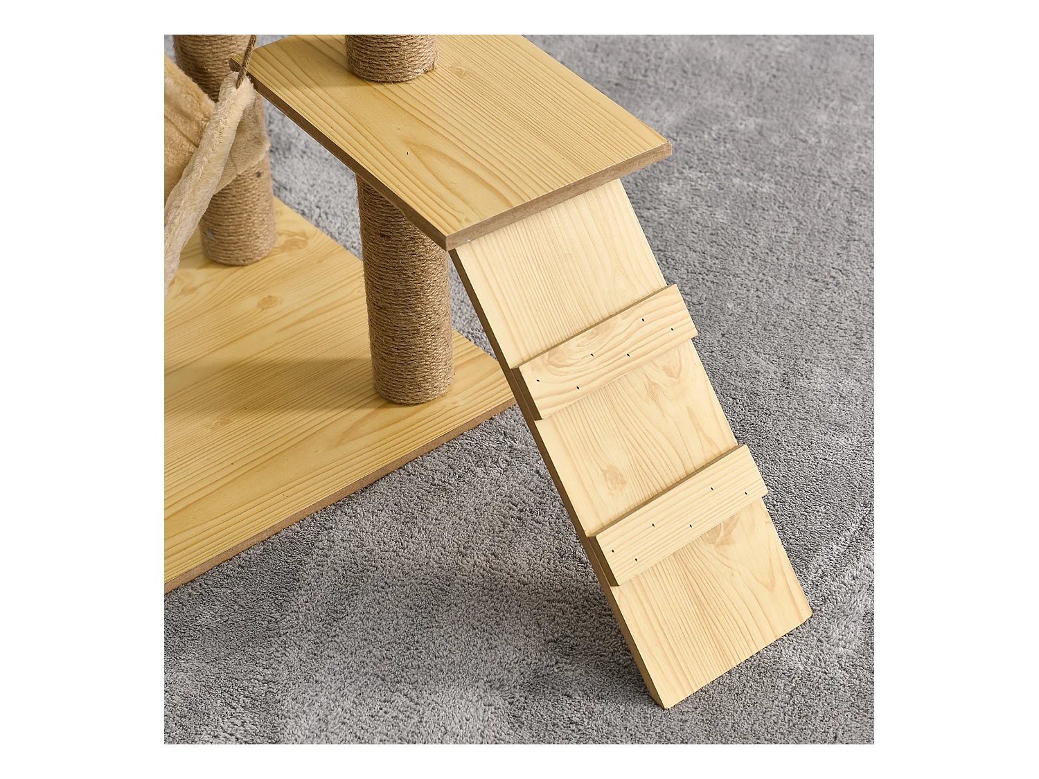 Arbre à chats design contemporain griffoirs grattoirs sisal naturel niche plate-formes hamac boule panneaux particules beige