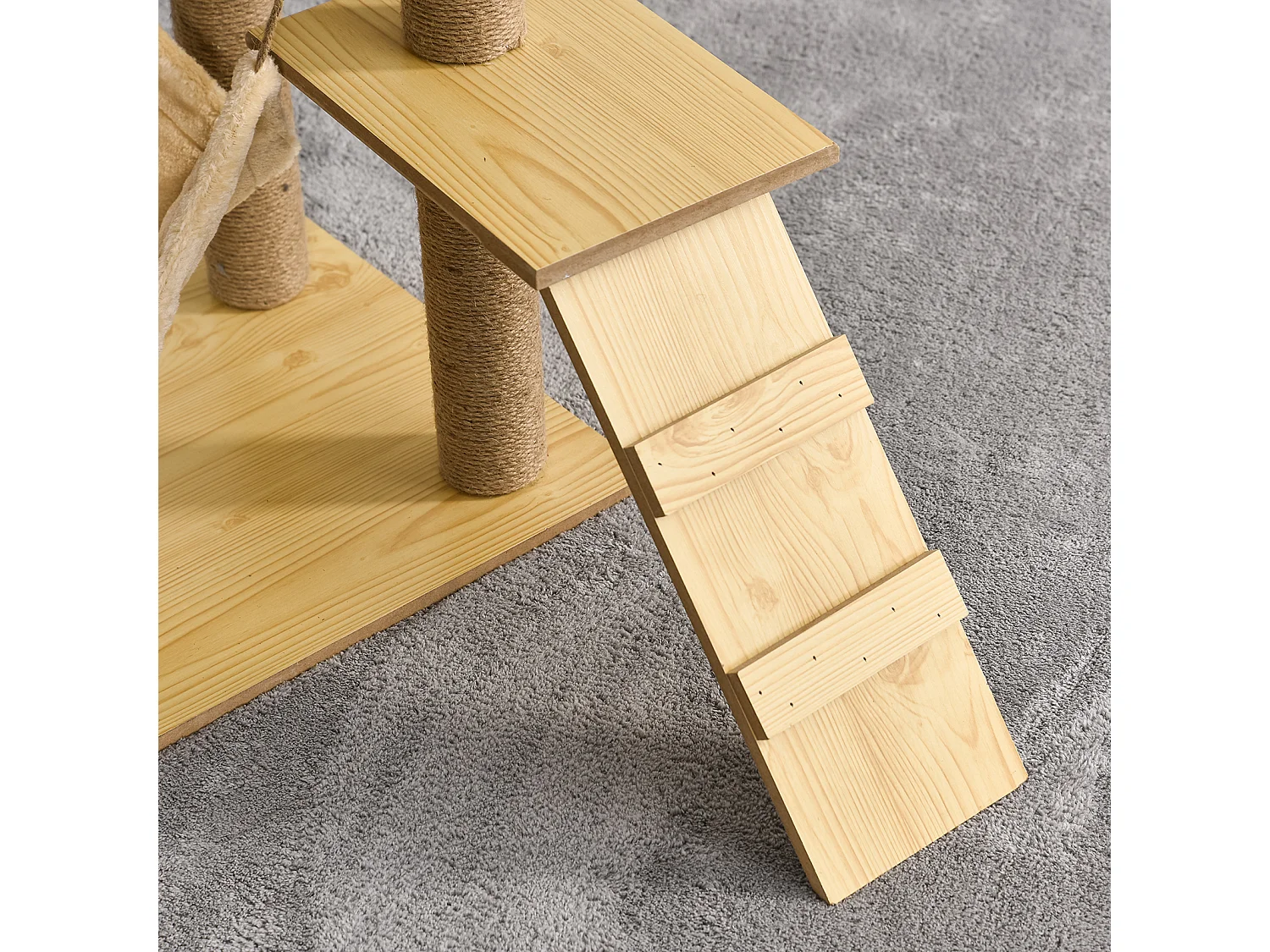 Arbre à chats design contemporain griffoirs grattoirs sisal naturel niche plate-formes hamac boule panneaux particules beige