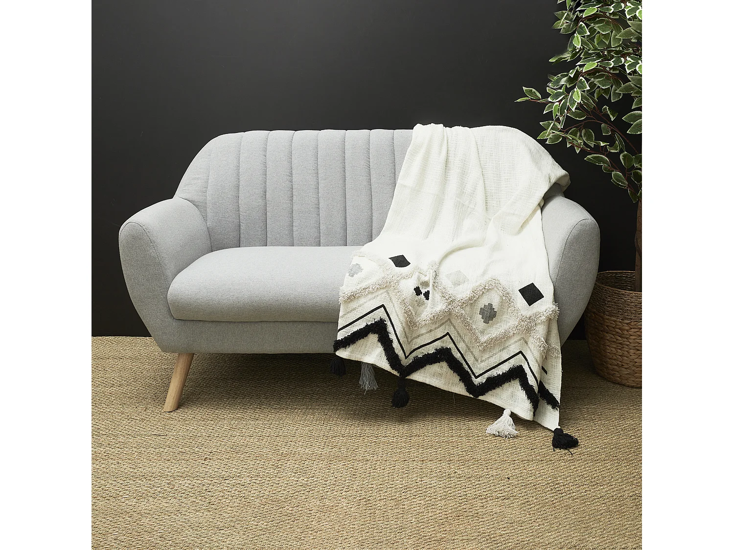 Jete De Canape Ethnique Tufte Noir 130x150cm