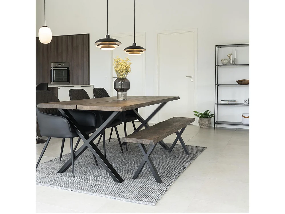 Banco de roble con borde ondulado engrasado ahumado y pies negros 180 x 32 x 46 cm