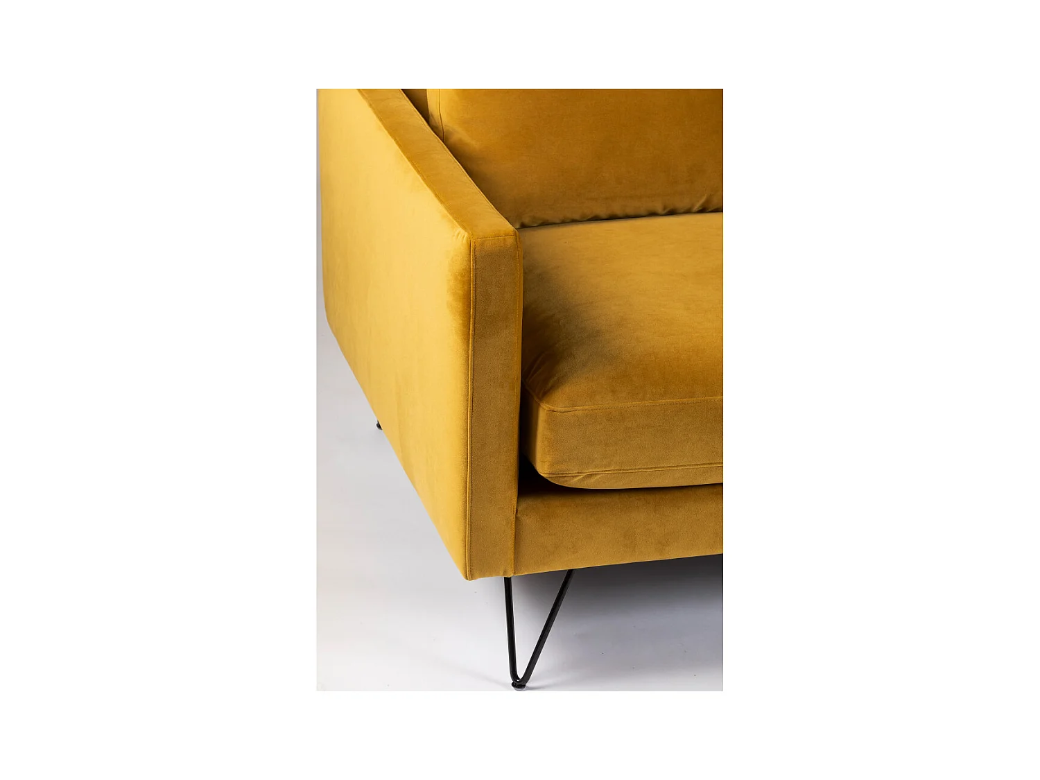 Villabon - Canapé 4 places en velours pieds épingles noirs - Jaune moutarde