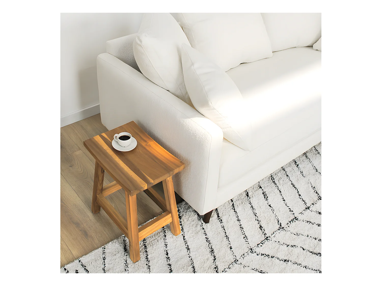 Villabon - Canapé 3 places en tissu bouclette pieds bois - Blanc ivoire