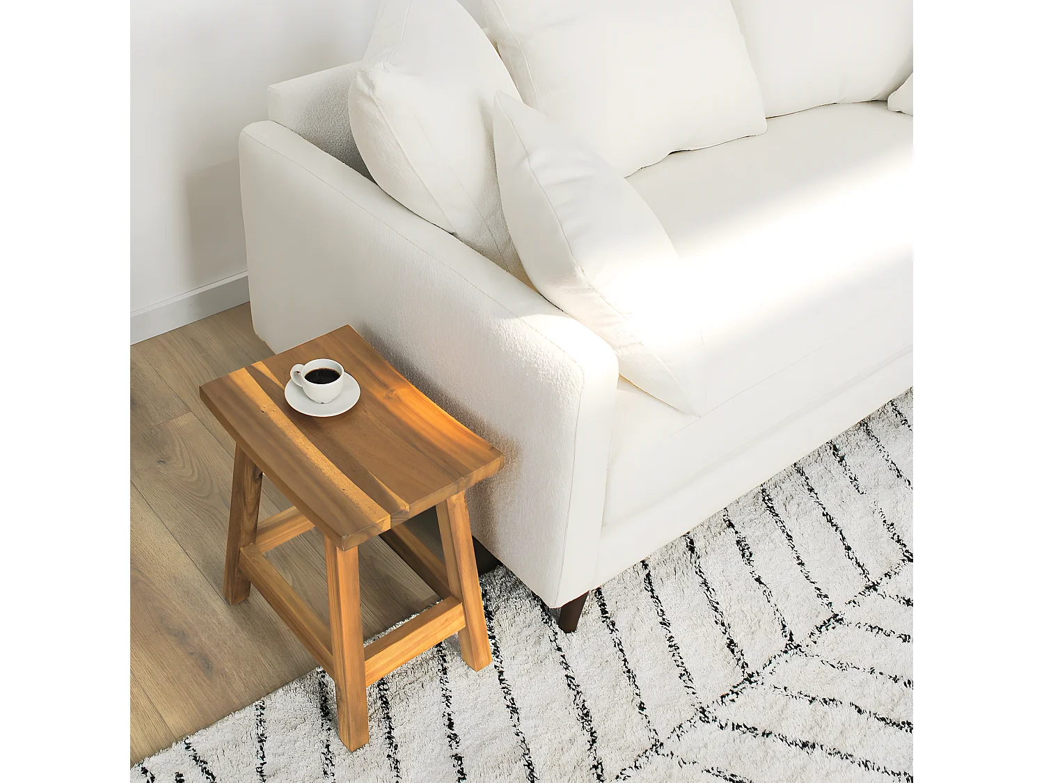 Villabon - Canapé 3 places en tissu bouclette pieds bois - Blanc ivoire