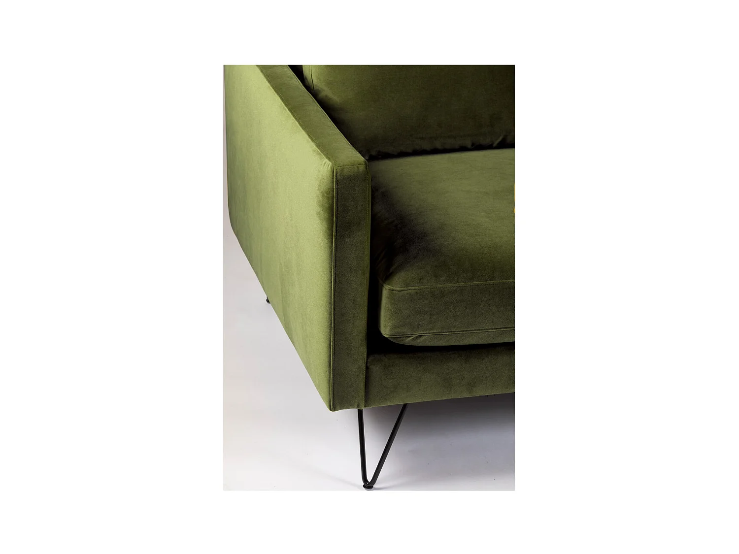 Villabon - Canapé 3 places en velours pieds épingles noirs - Vert olive