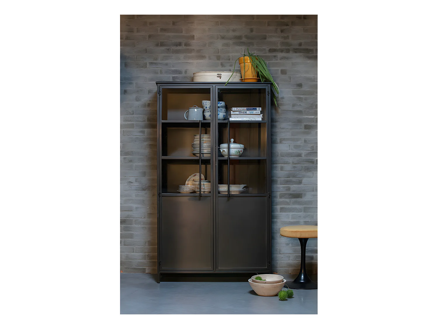 Exhibición de metal y vidrio