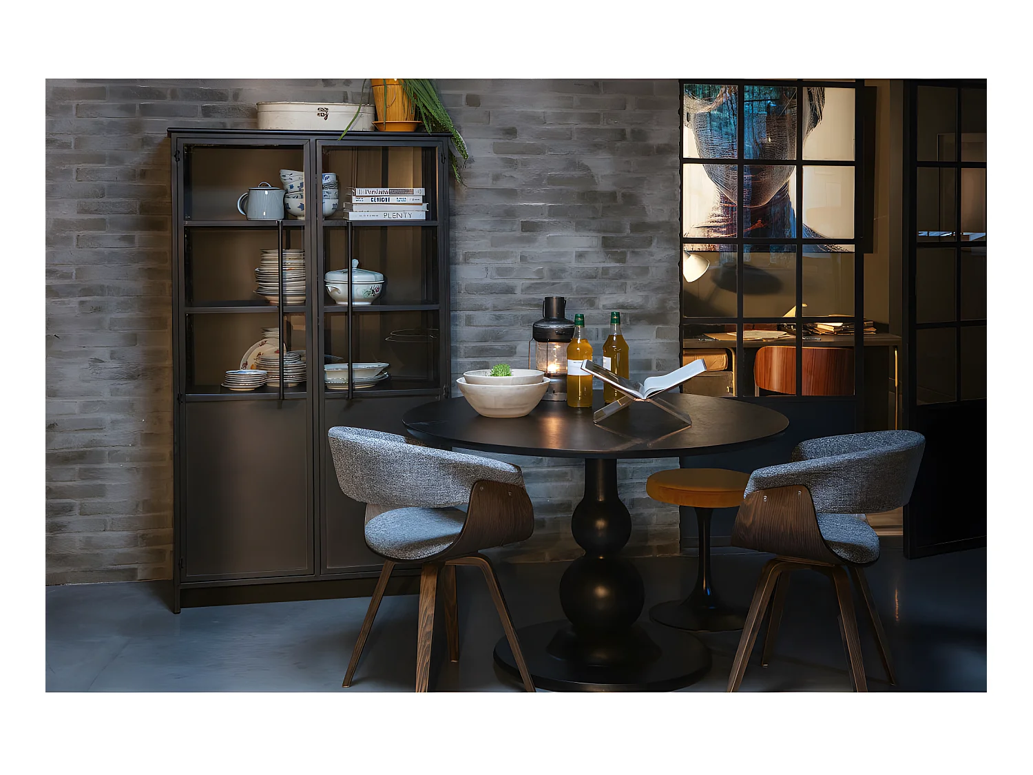 Exhibición de metal y vidrio