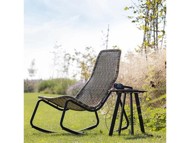 Tom - Rocking-chair en résine tressée et métal - Naturel