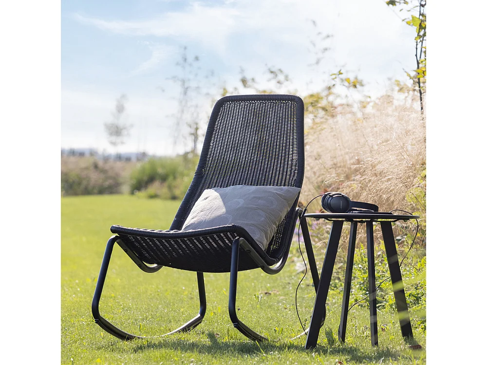 Tom - Rocking-chair en résine tressée et métal - Noir