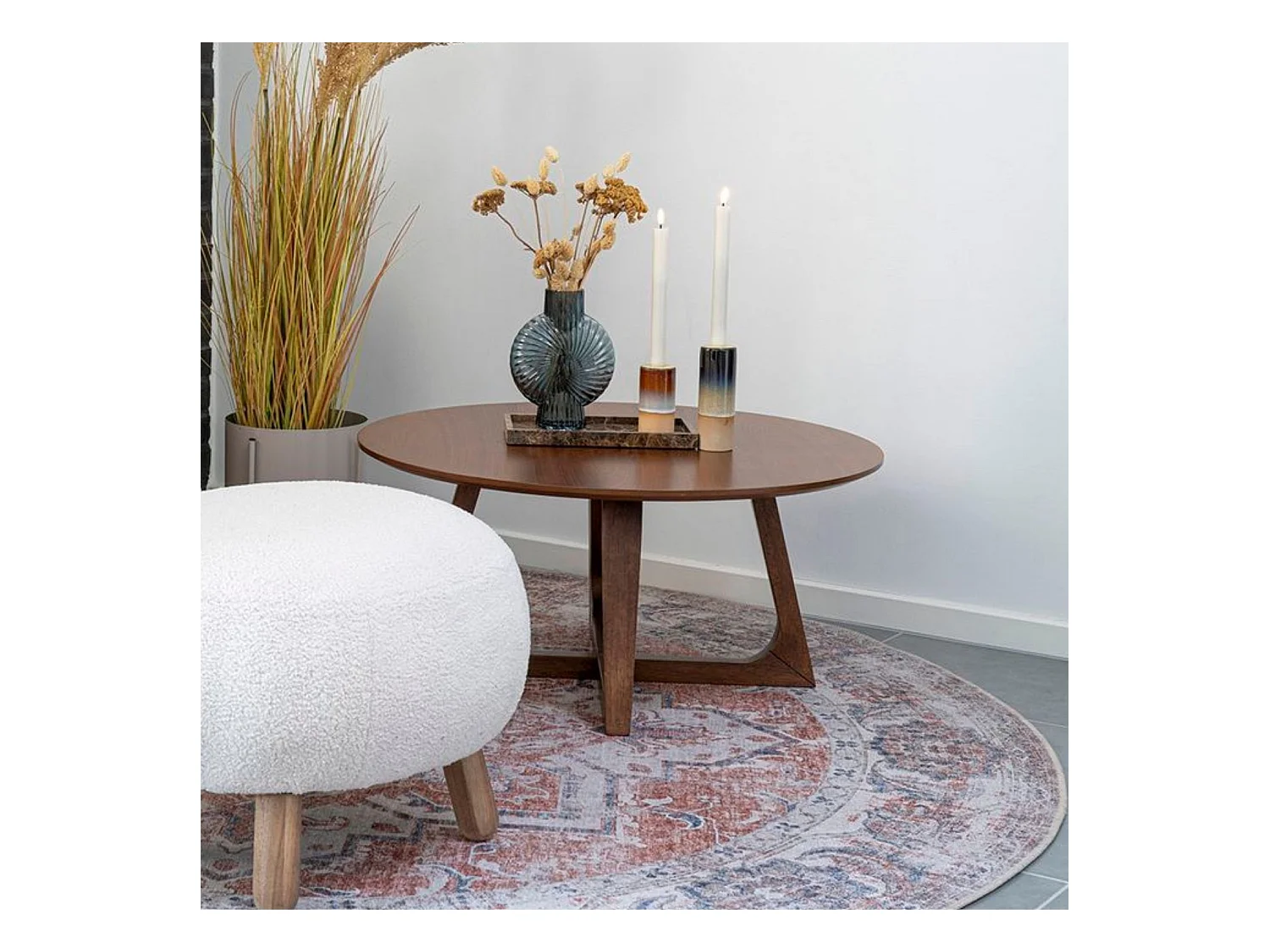 Pouf Savona in pelle di agnello artificiale bianca.