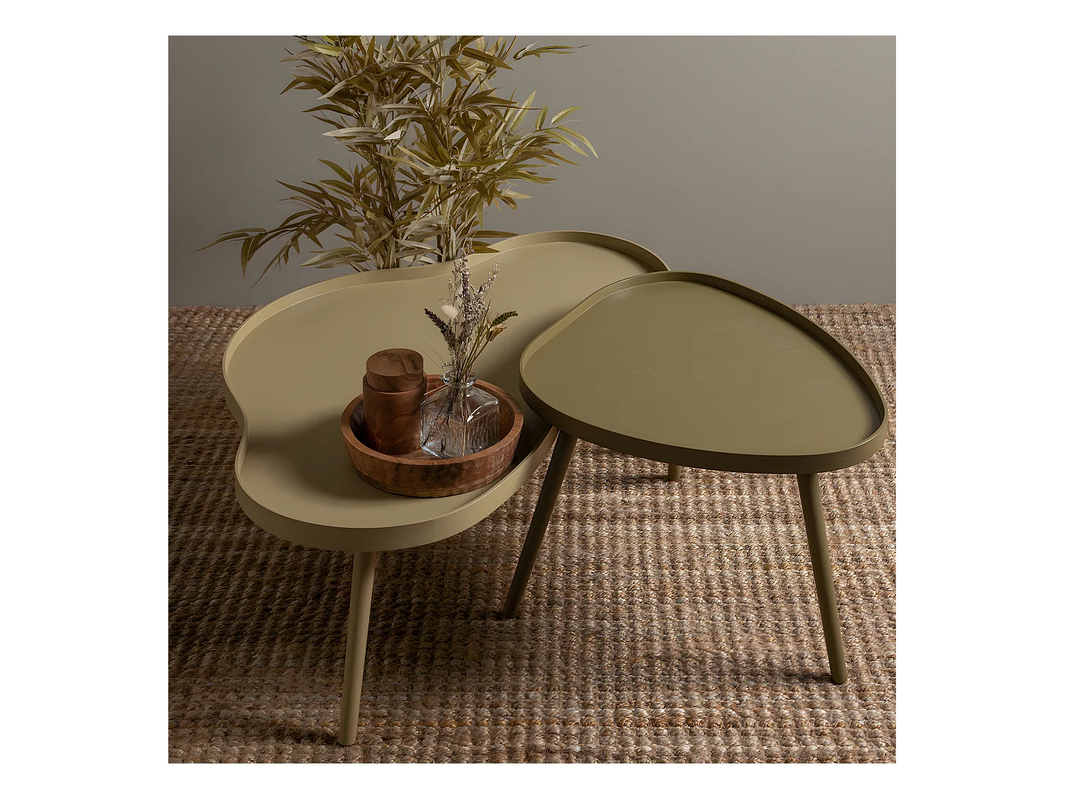 Mae - Table basse de forme organique en bois 61x40cm - Bois