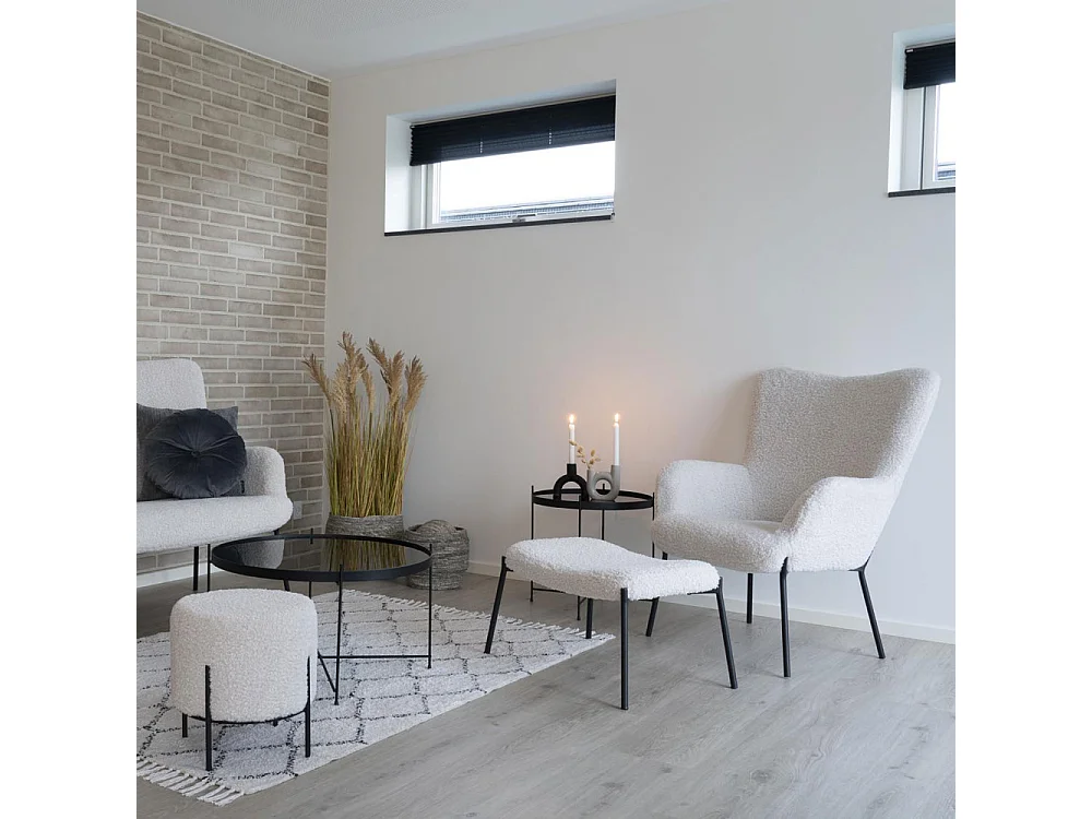 Fauteuil lounge GLASGOW – Tissu bouclette blanc & piétement en métal noir