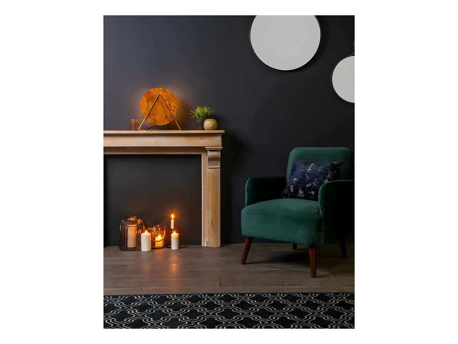 Brooks - Fauteuil rétro en velours pieds bois foncé - Vert forêt