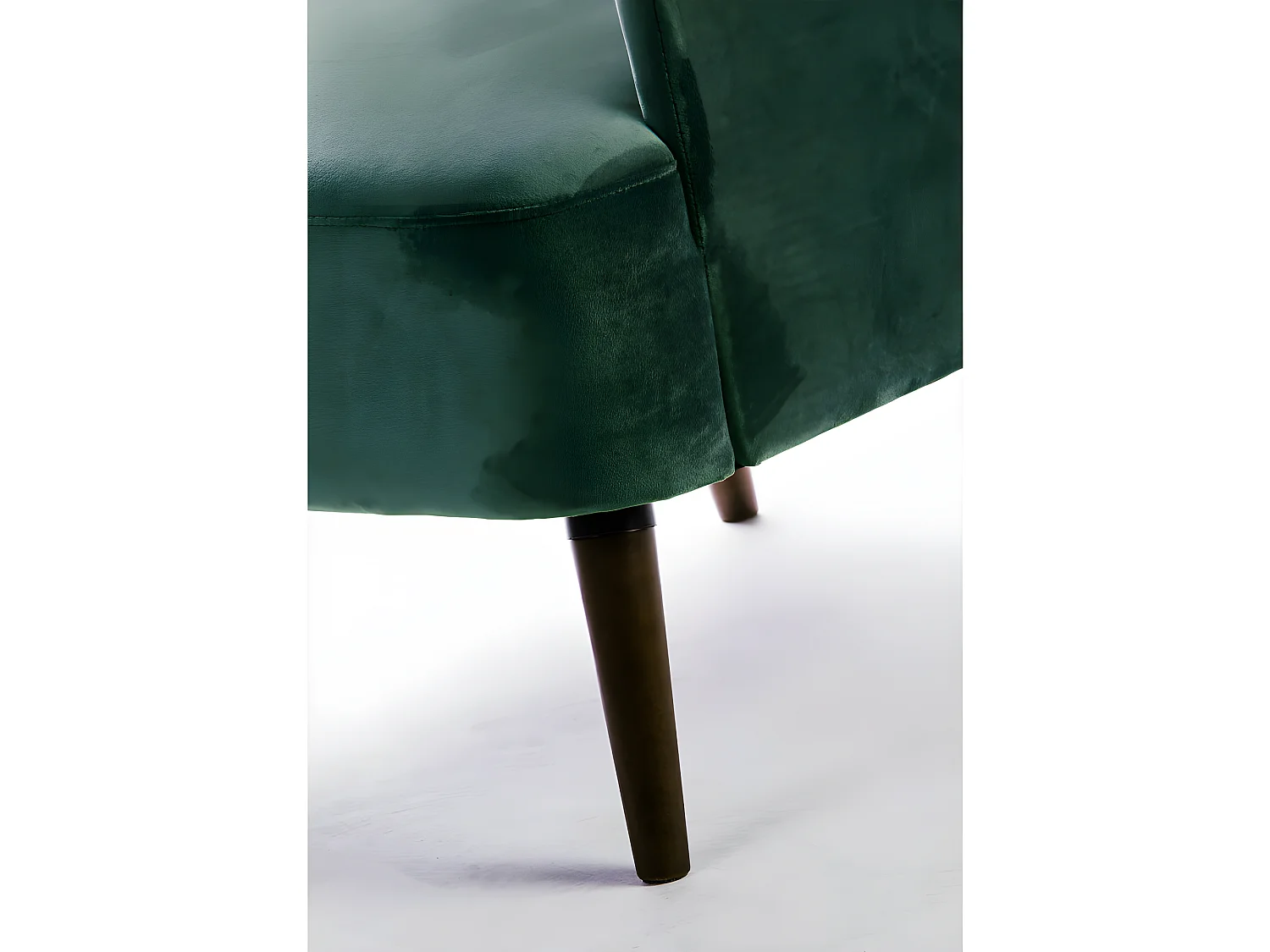 Brooks - Fauteuil rétro en velours pieds bois foncé - Vert forêt