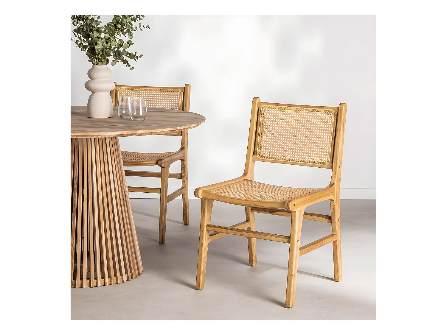 Basuki - Lot de 2 chaises en teck et cannage - Bois clair
