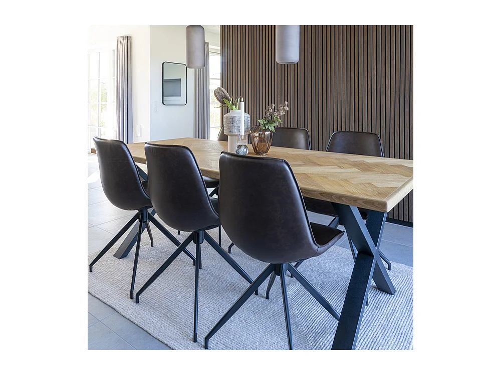 Silla de comedor de cuero sintético con pivote de color marrón oscuro con pies negros