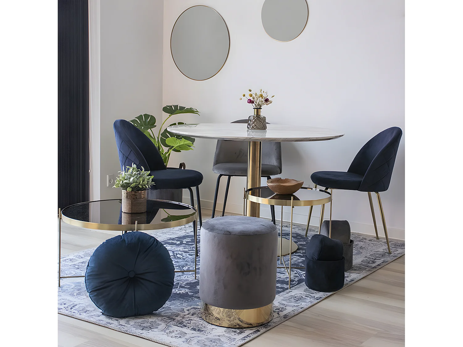 Geneve - Lot de 2 chaises en velours et pieds dorés - Bleu marine