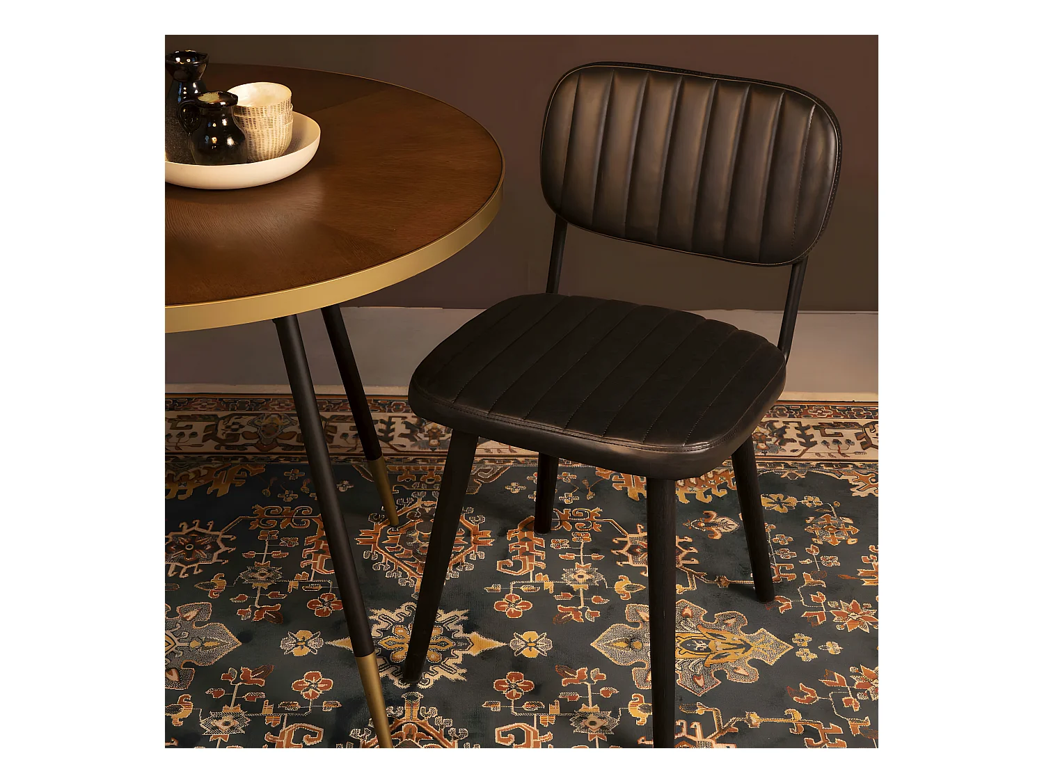 Jake Worn - Chaise rétro capitonnée - Noir