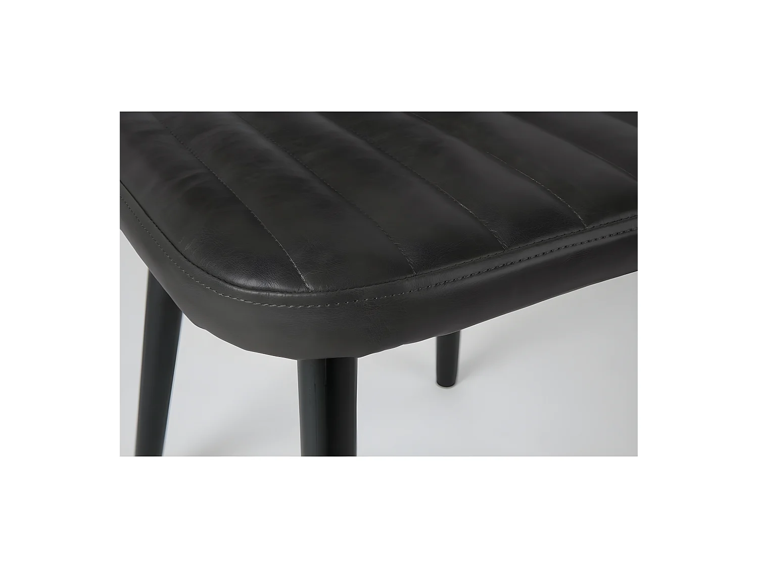 Jake Worn - Chaise rétro capitonnée - Noir