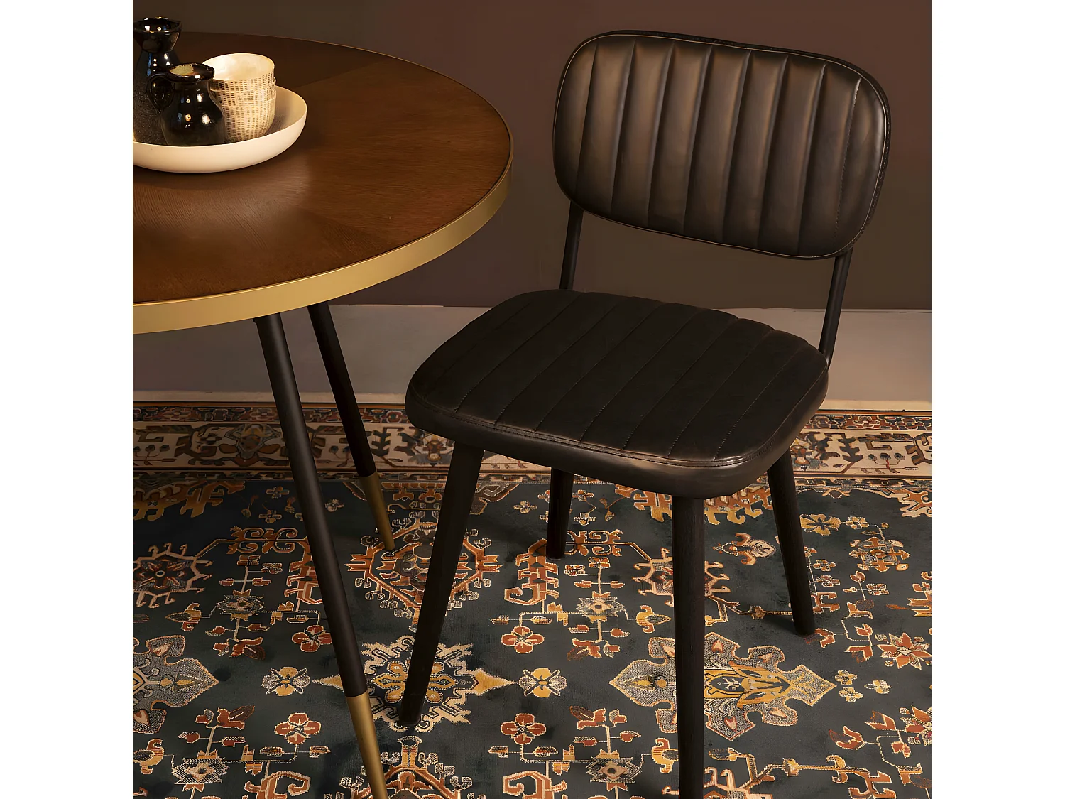 Jake Worn - Chaise rétro capitonnée - Noir