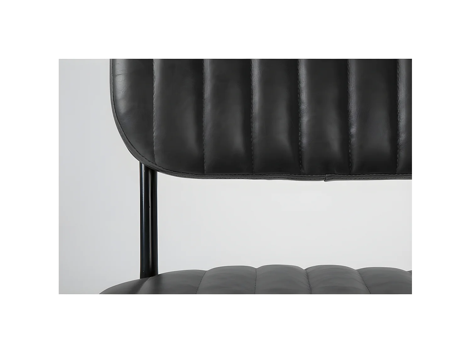 Jake Worn - Chaise rétro capitonnée - Noir