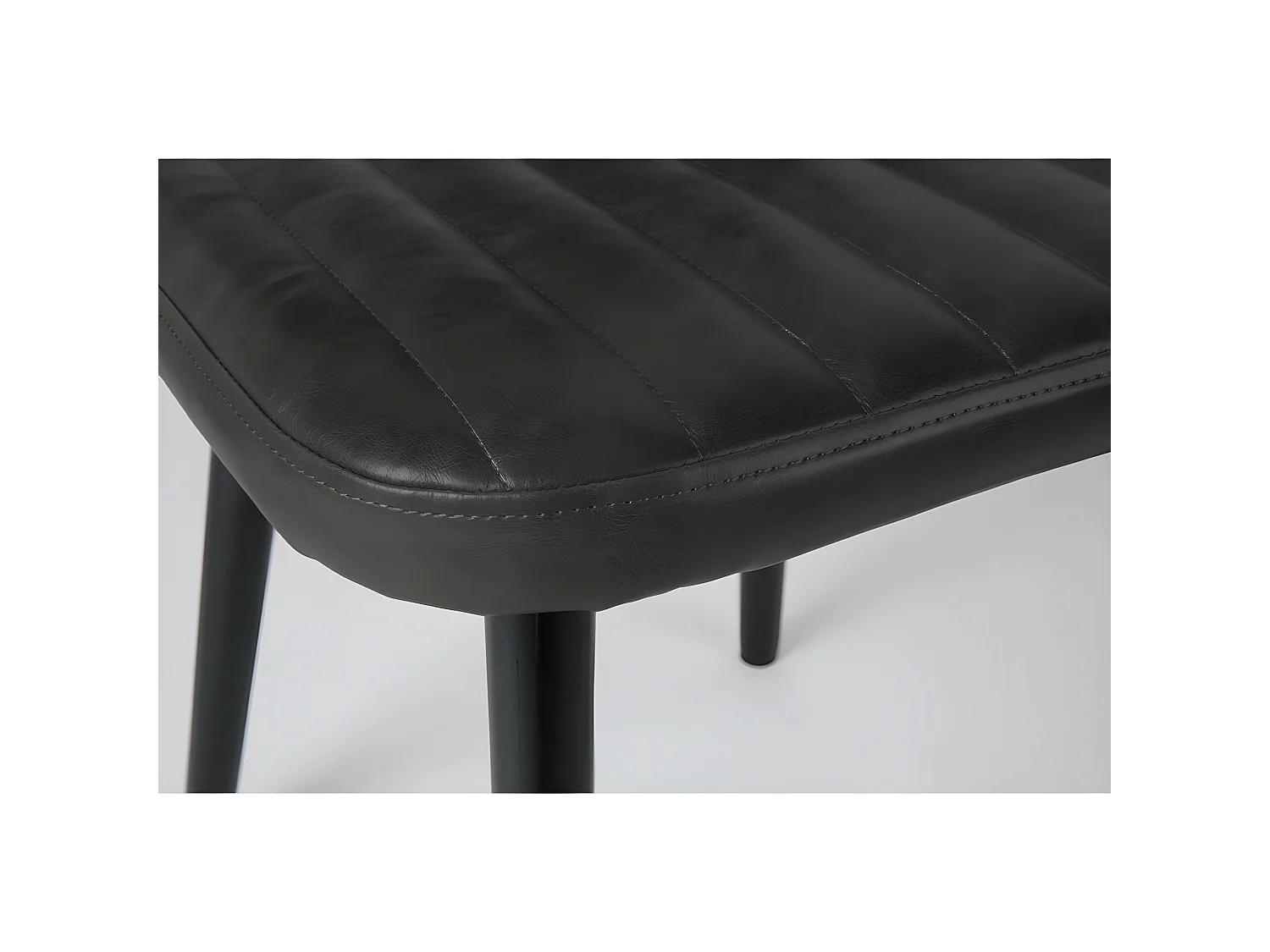 Jake Worn - Chaise rétro capitonnée - Noir