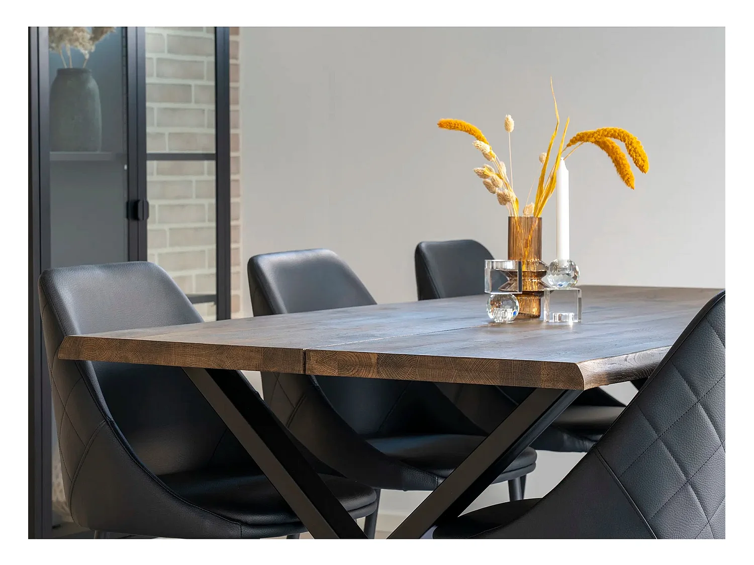 Table à manger industrielle TOULON – Chêne massif & acier noir, design avec bord ondulé-Marron-Largeur 200 cm