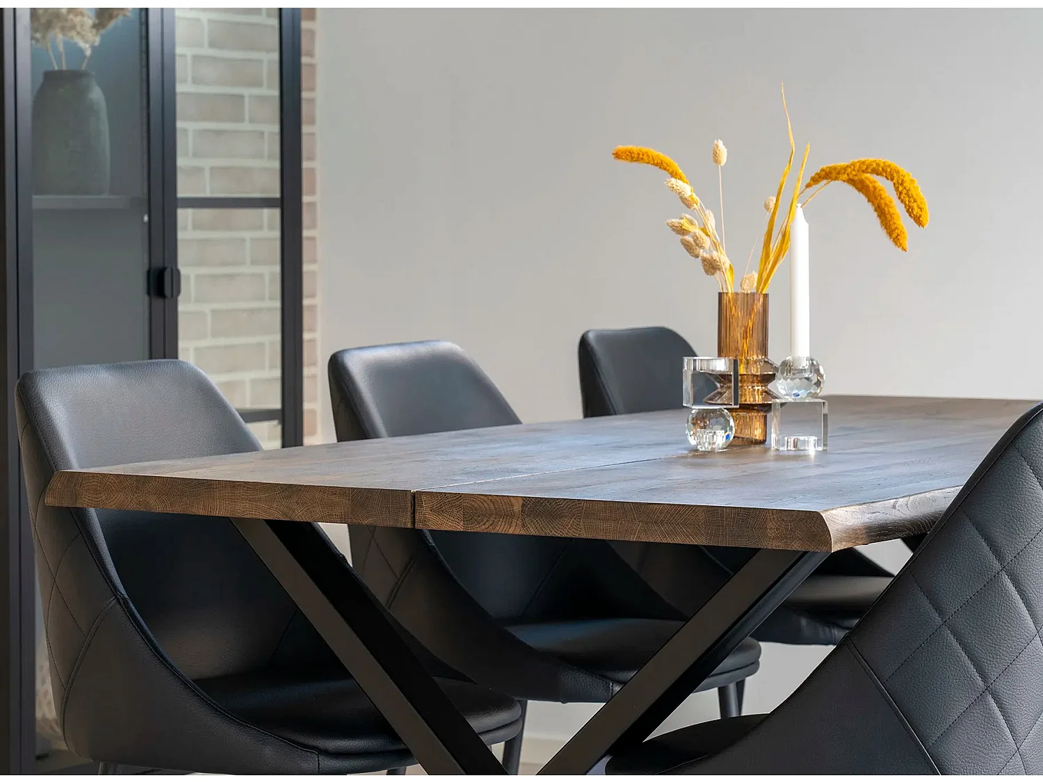 Table à manger industrielle TOULON – Chêne massif & acier noir, design avec bord ondulé-Marron-Largeur 200 cm