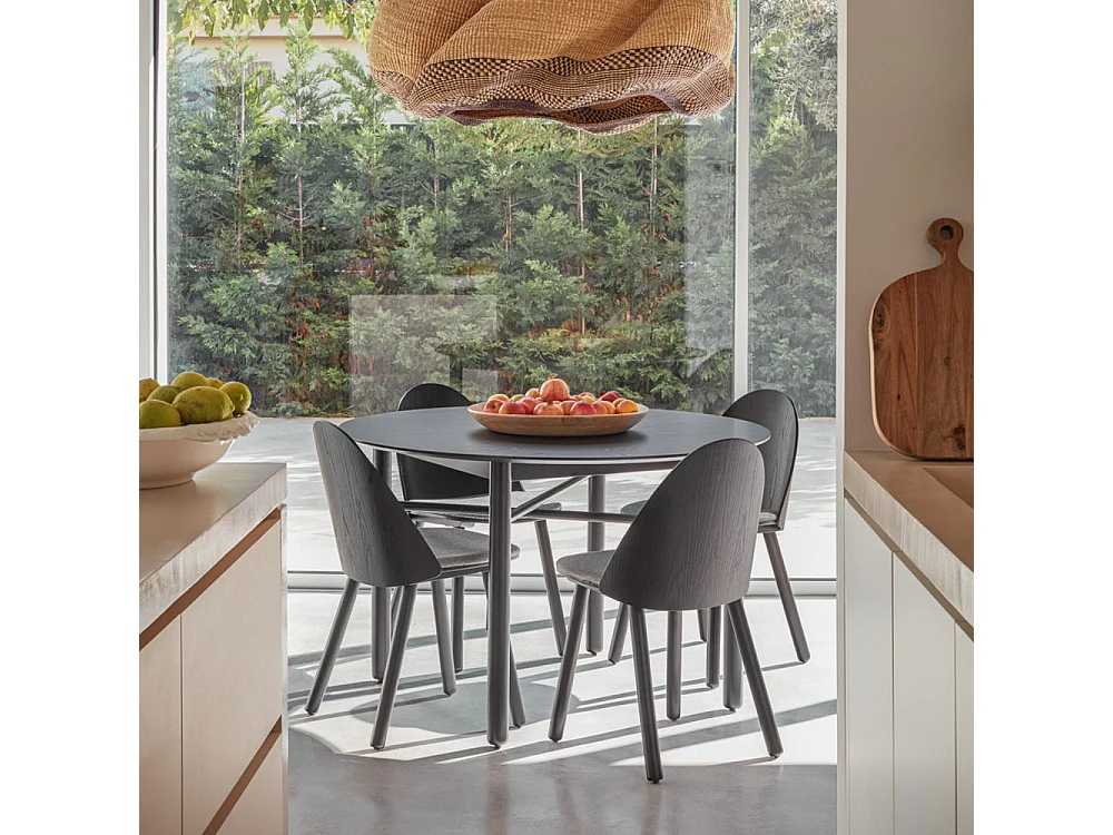 Mesa de 4 lugares em madeira pintada de preto Ø120 cm