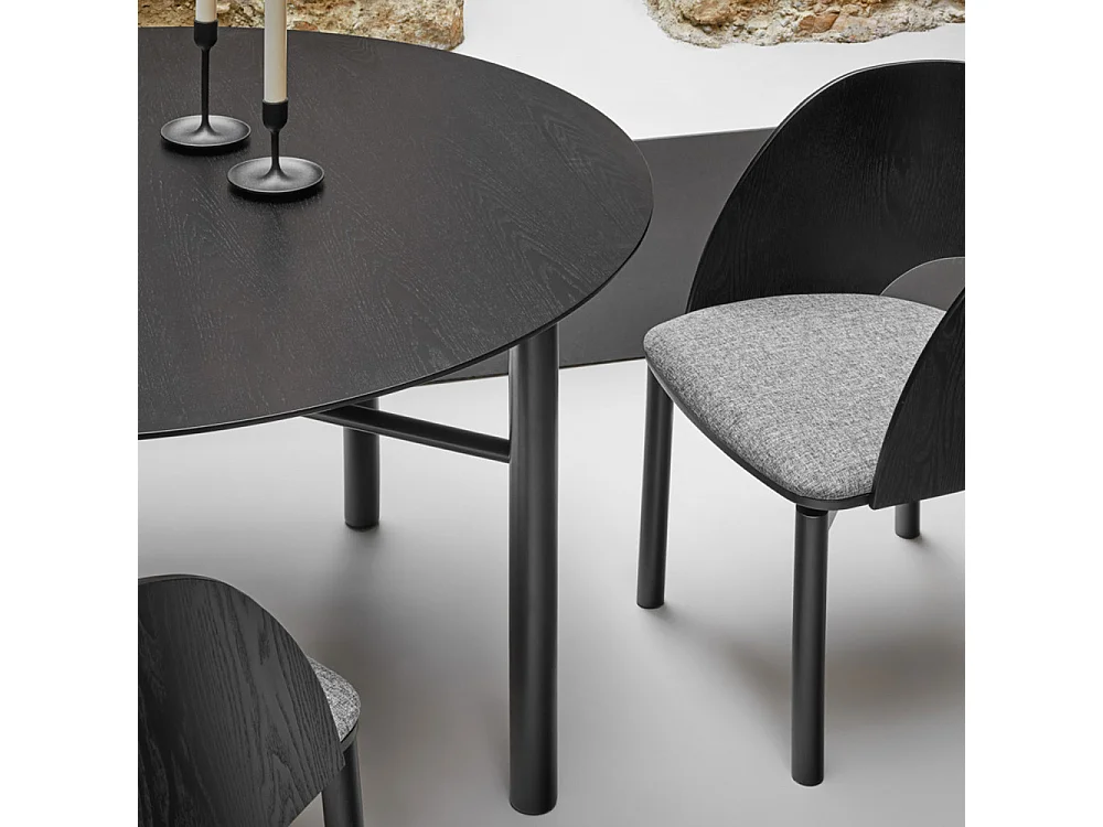 Mesa de 4 lugares em madeira pintada de preto Ø120 cm