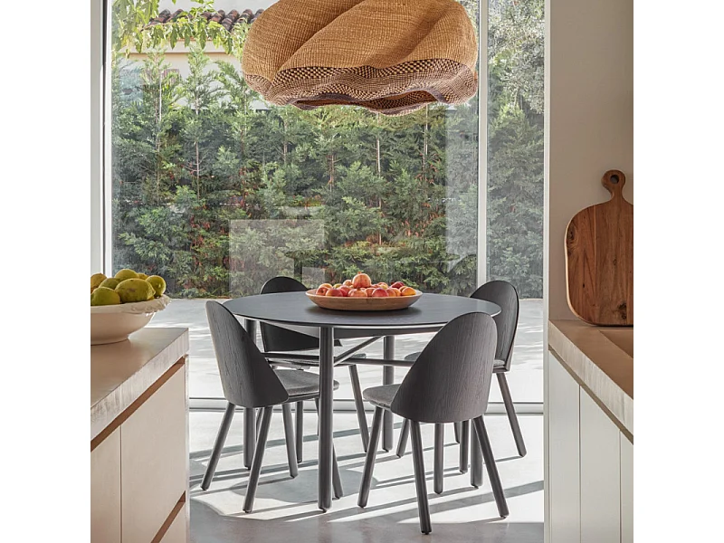 Mesa de 4 lugares em madeira pintada de preto Ø120 cm