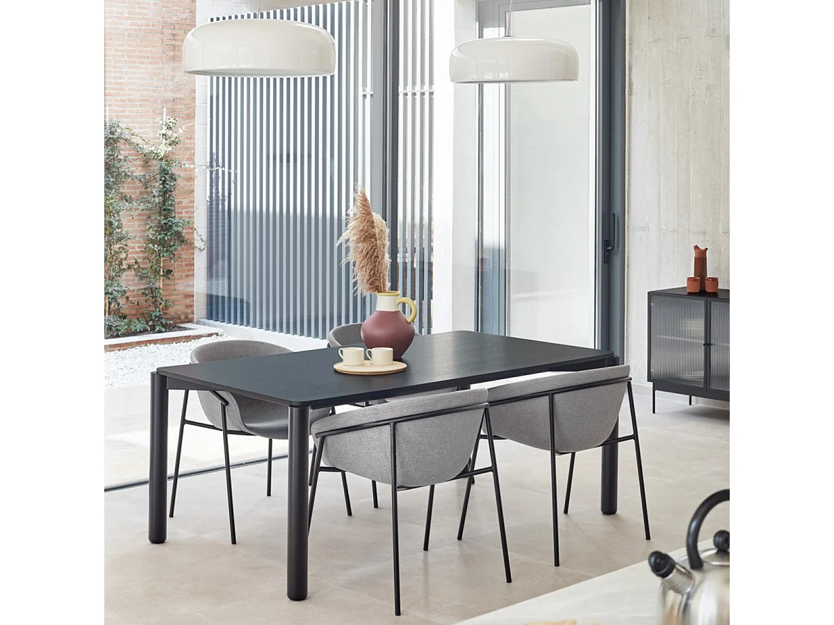 Tafel 6 plaatsen in zwart hout 180x100 cm