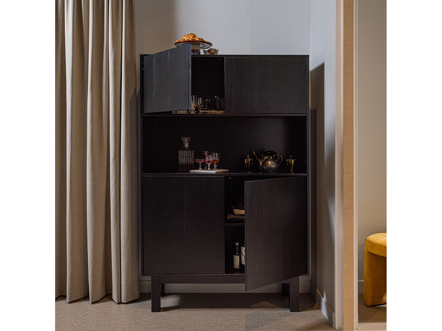 Finca - Buffet haut en bois massif de pin L110cm - Noir