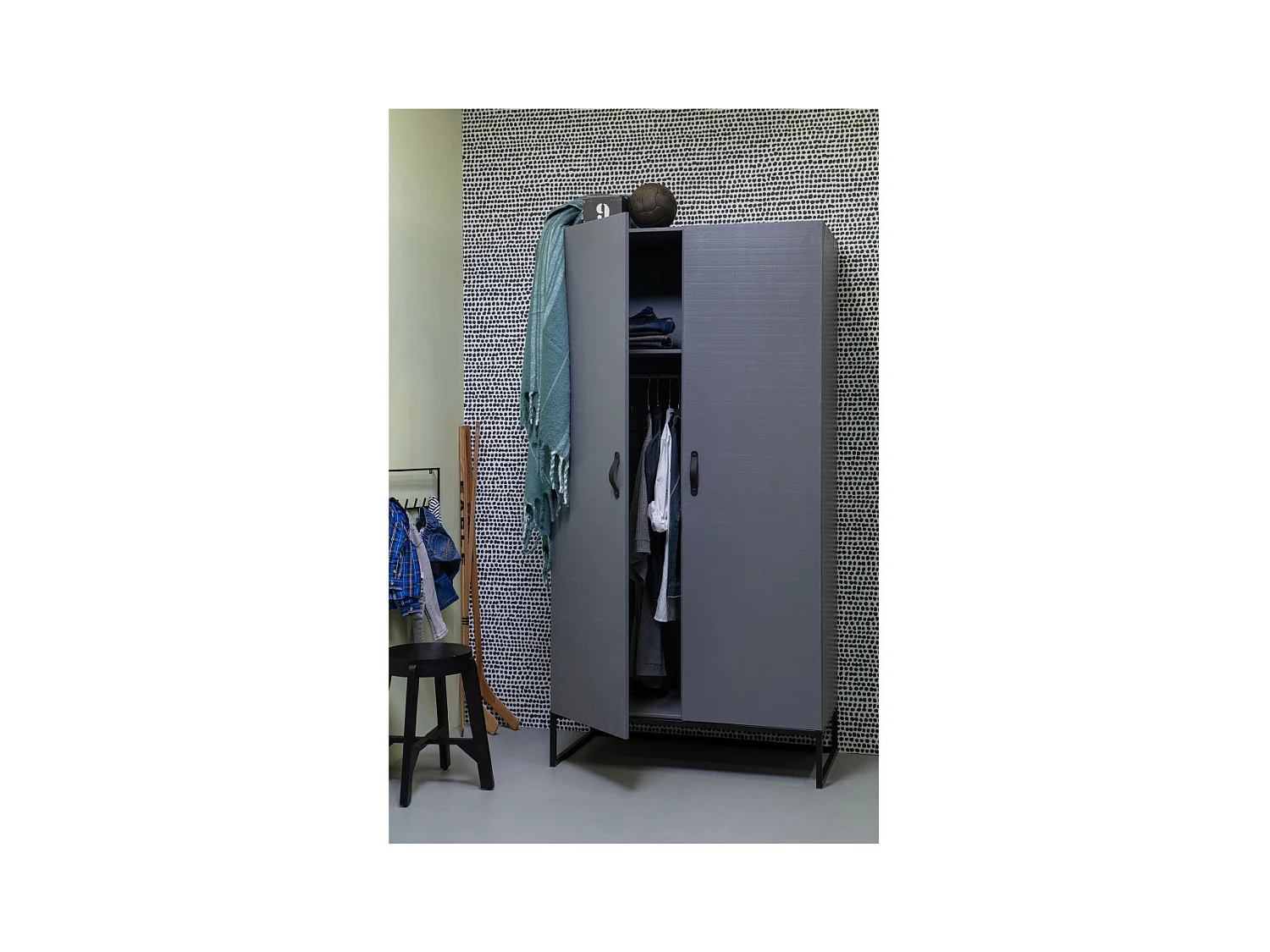 Morris - Armoire 2 portes en pin massif - Gris