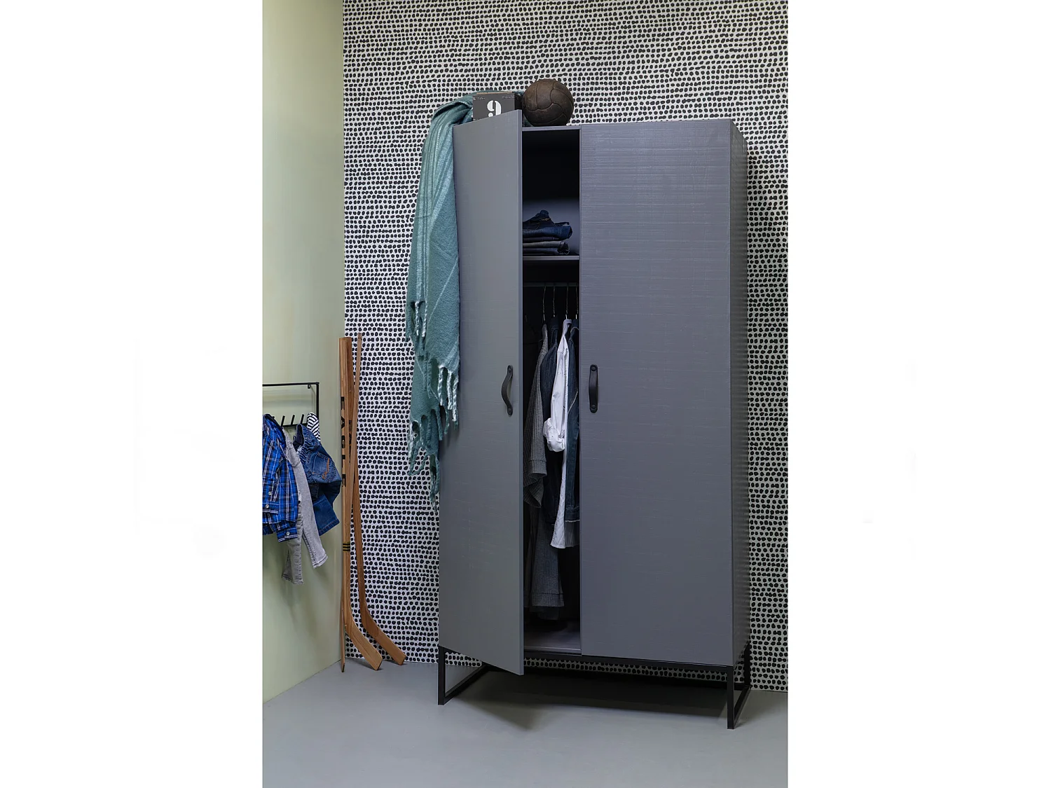 Morris - Armoire 2 portes en pin massif - Gris