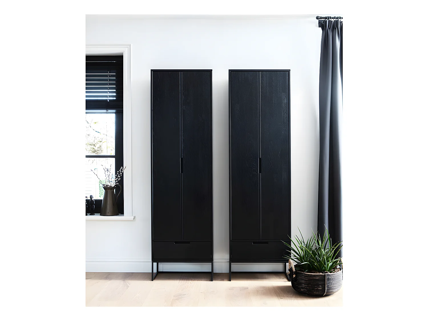 Silas - Armoire en frêne brossé - Noir