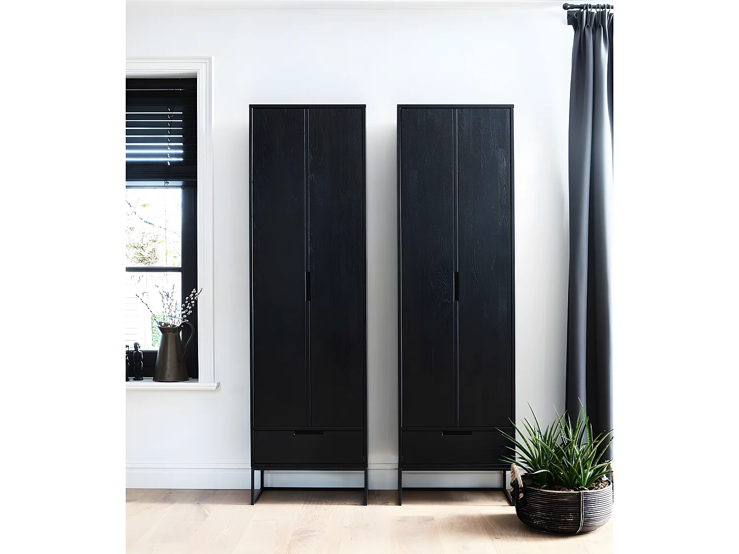 Silas - Armoire en frêne brossé - Noir