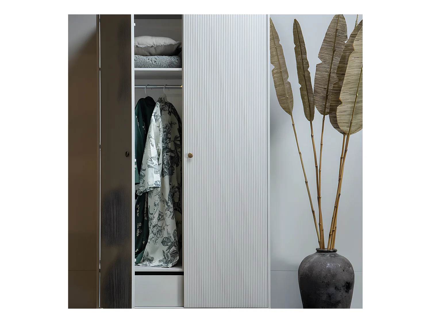 Madu - Armoire 2 portes 1 tiroir en bois H195cm - Gris clair