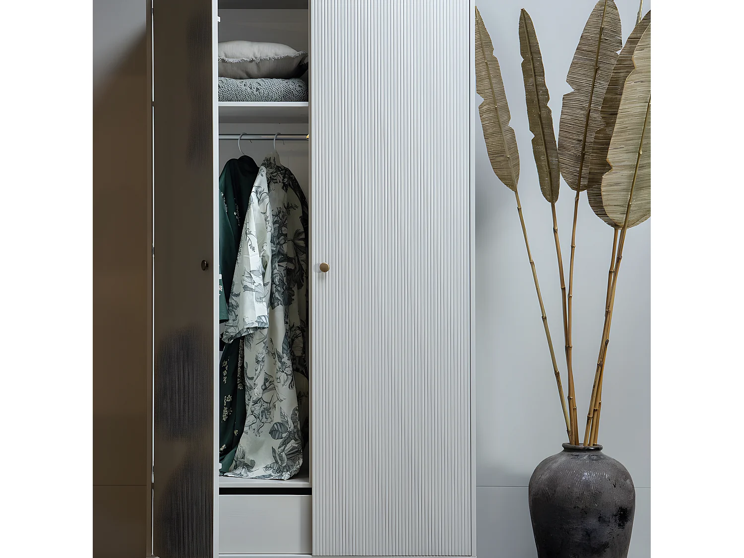 Madu - Armoire 2 portes 1 tiroir en bois H195cm - Gris clair