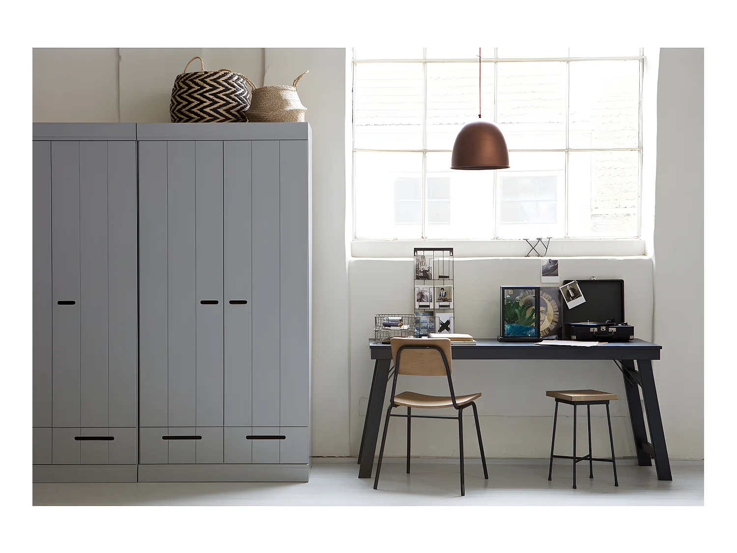 Connect - Armoire en pin 2 portes 2 tiroirs - Gris béton