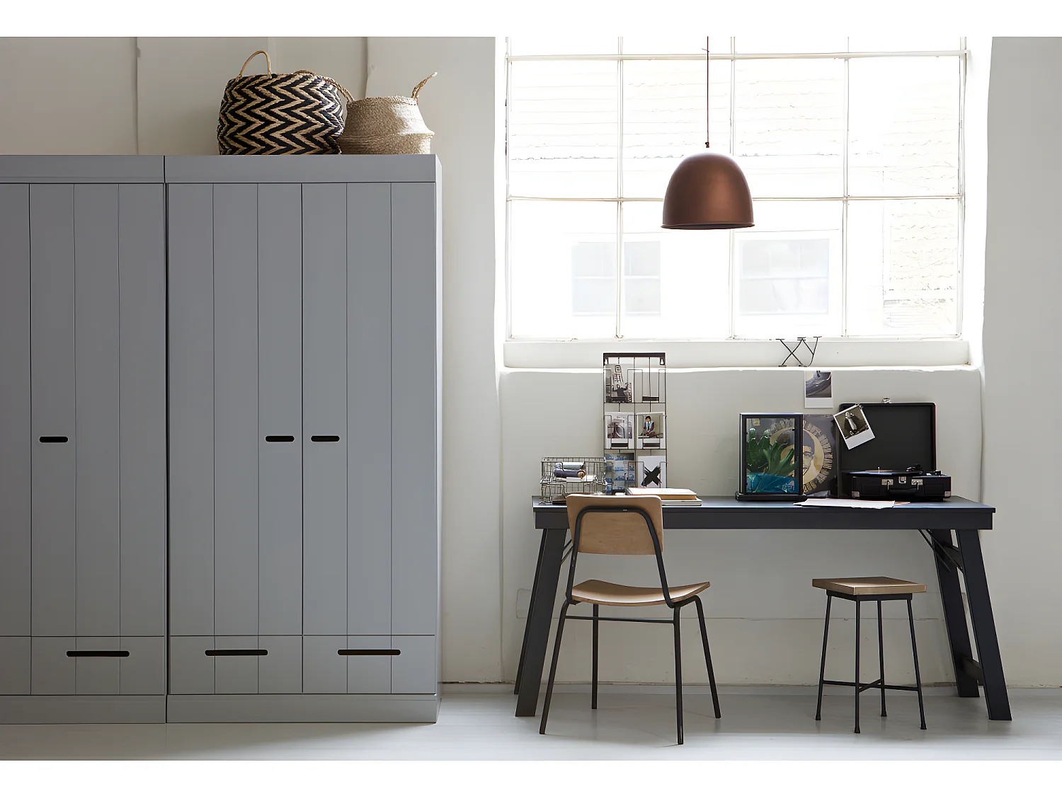 Connect - Armoire en pin 2 portes 2 tiroirs - Gris béton