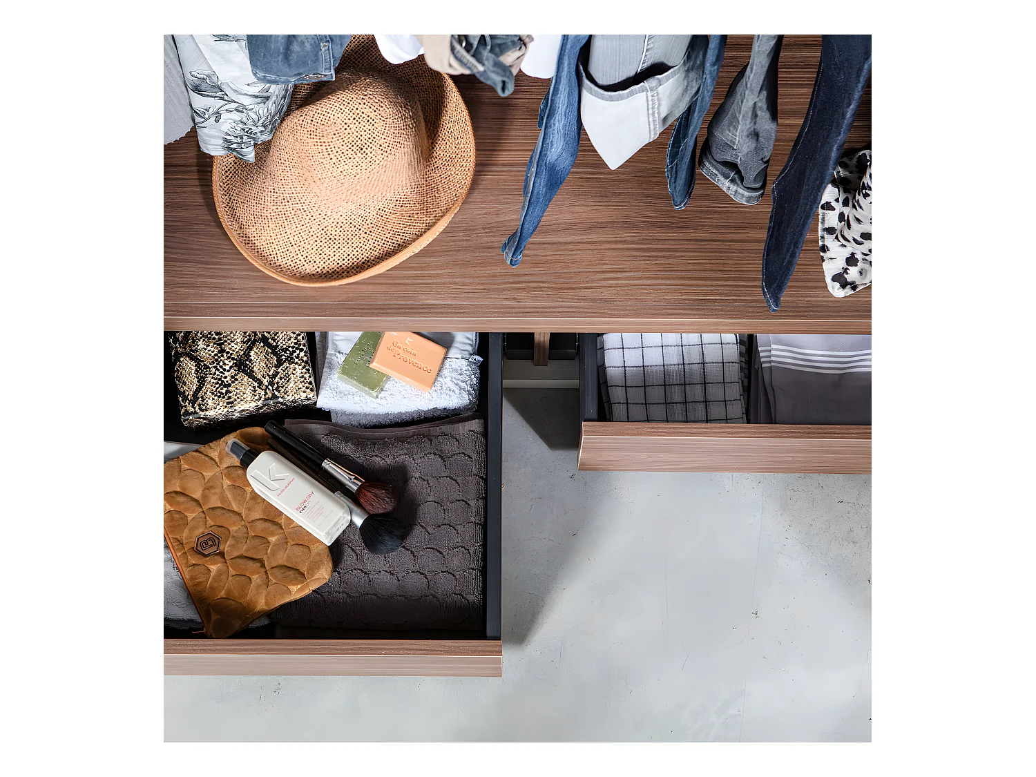 Rens - Armoire 3 portes en bois H210cm - Gris clair