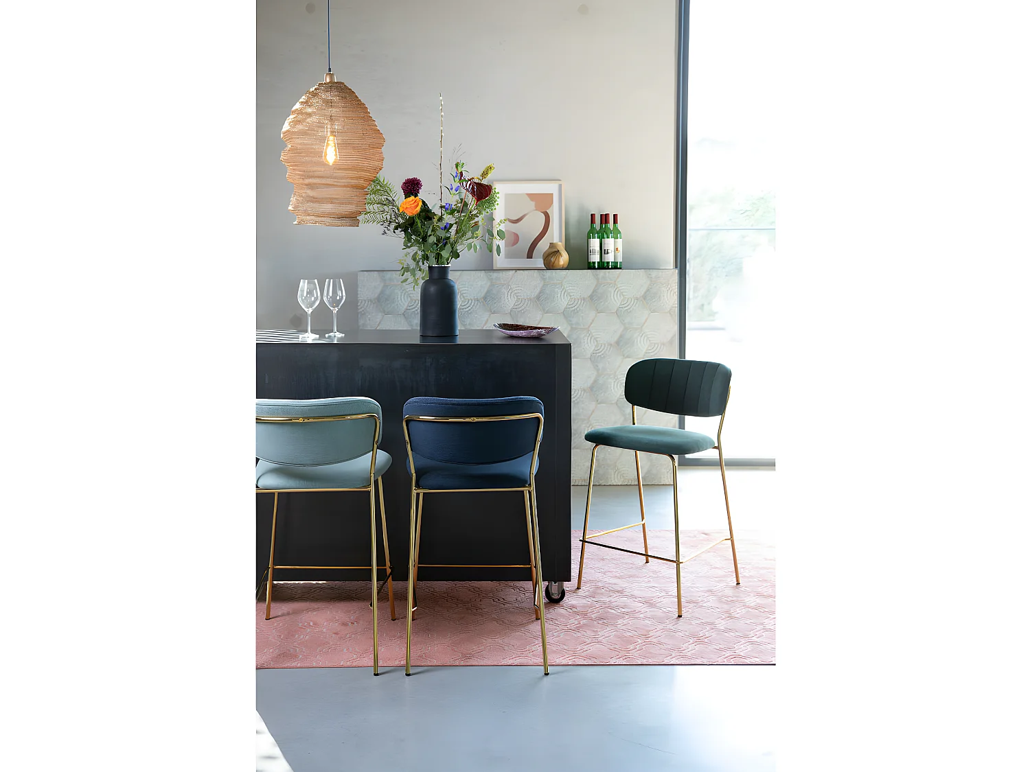 Jolien - Lot de 2 tabourets de bar en tissu avec pieds dorés H65cm - Bleu foncé