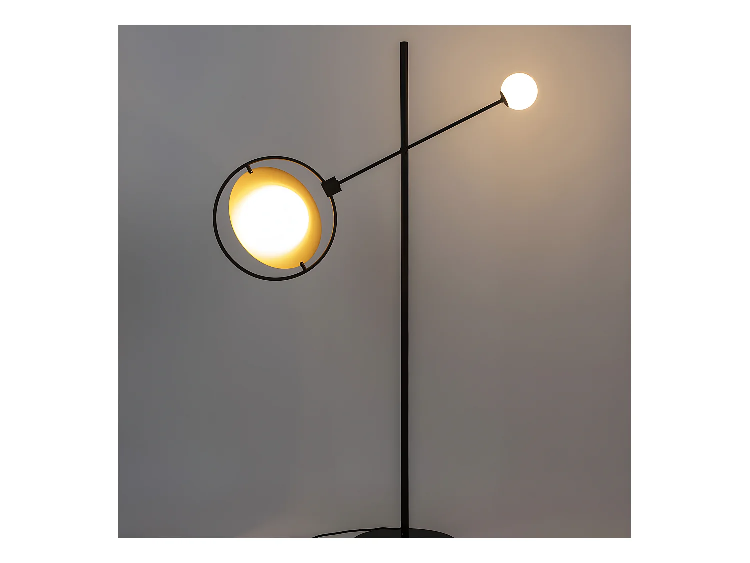 Sirius - Lampadaire design en métal - Noir