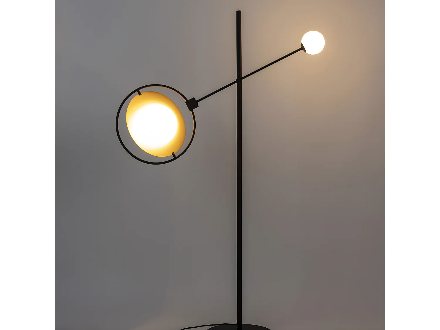 Sirius - Lampadaire design en métal - Noir