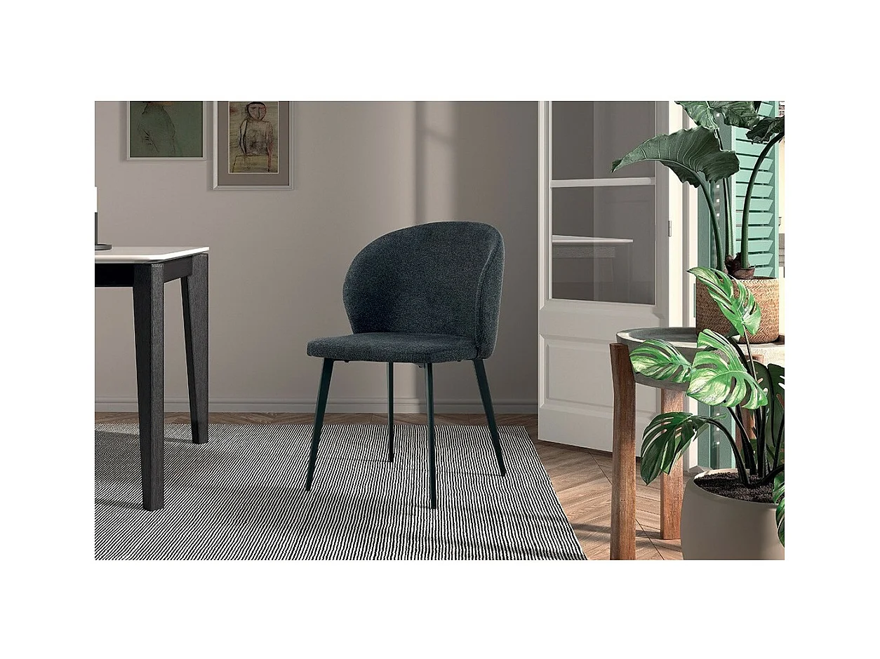 Stoffbezogener Esszimmerstuhl in Dunkelgrau. Kollektion HARDIN